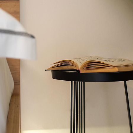 Islet View Apartment Толон Екстериор снимка