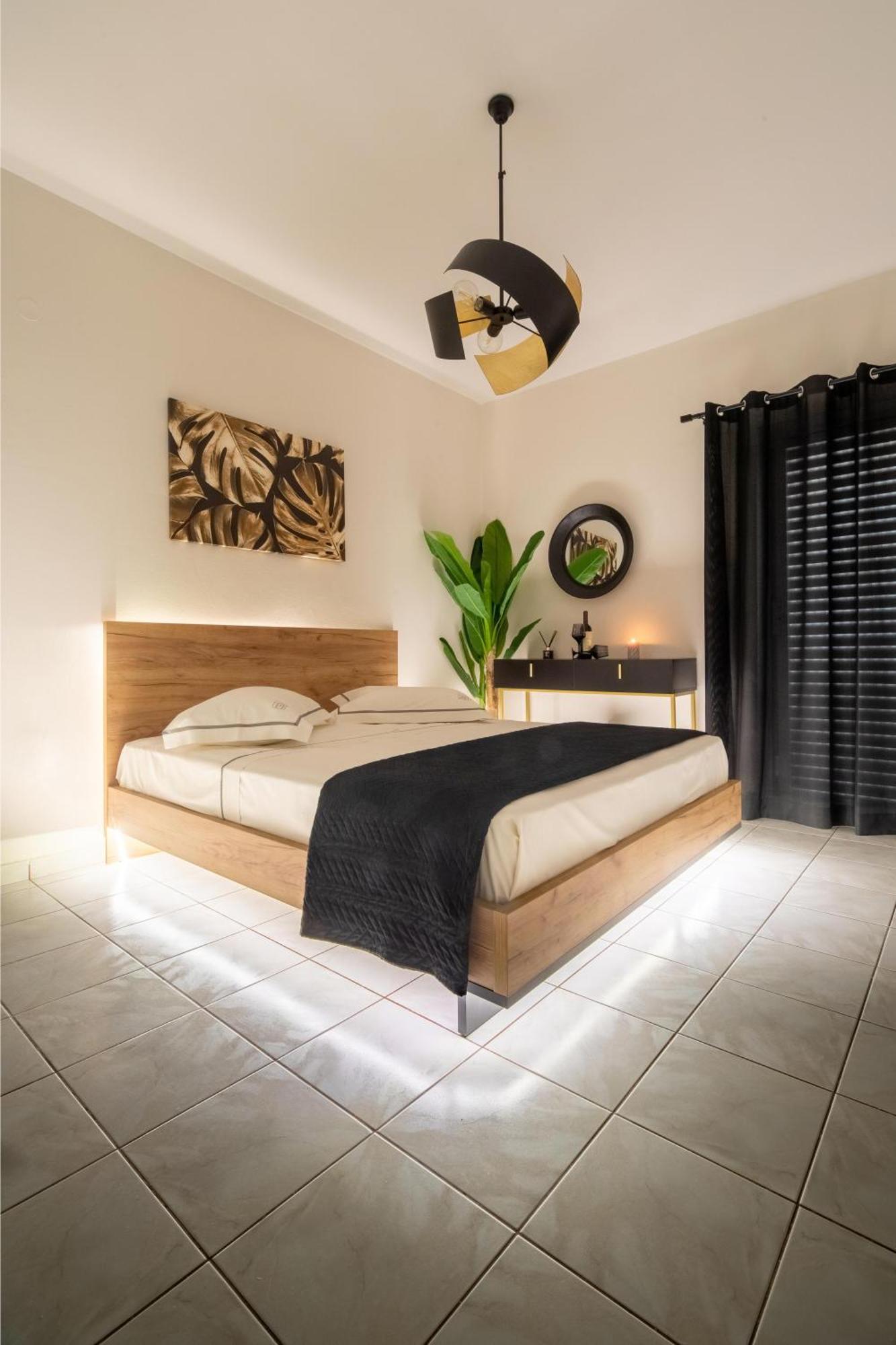 Islet View Apartment Толон Екстериор снимка