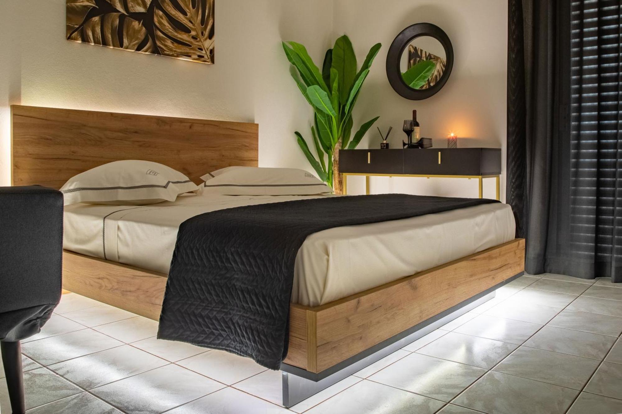 Islet View Apartment Толон Екстериор снимка