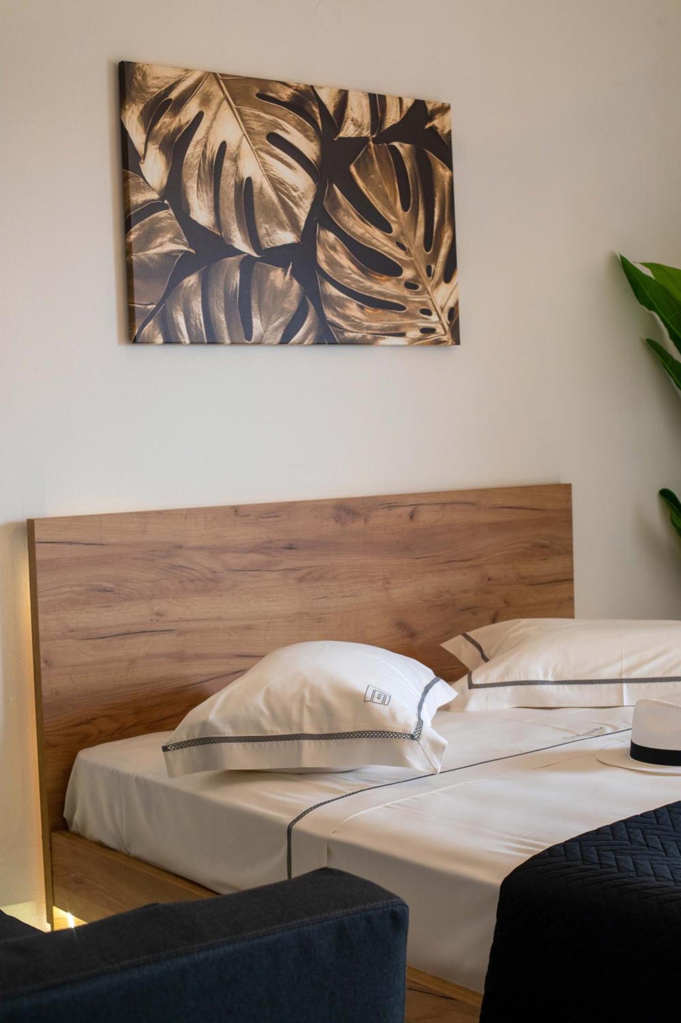 Islet View Apartment Толон Екстериор снимка