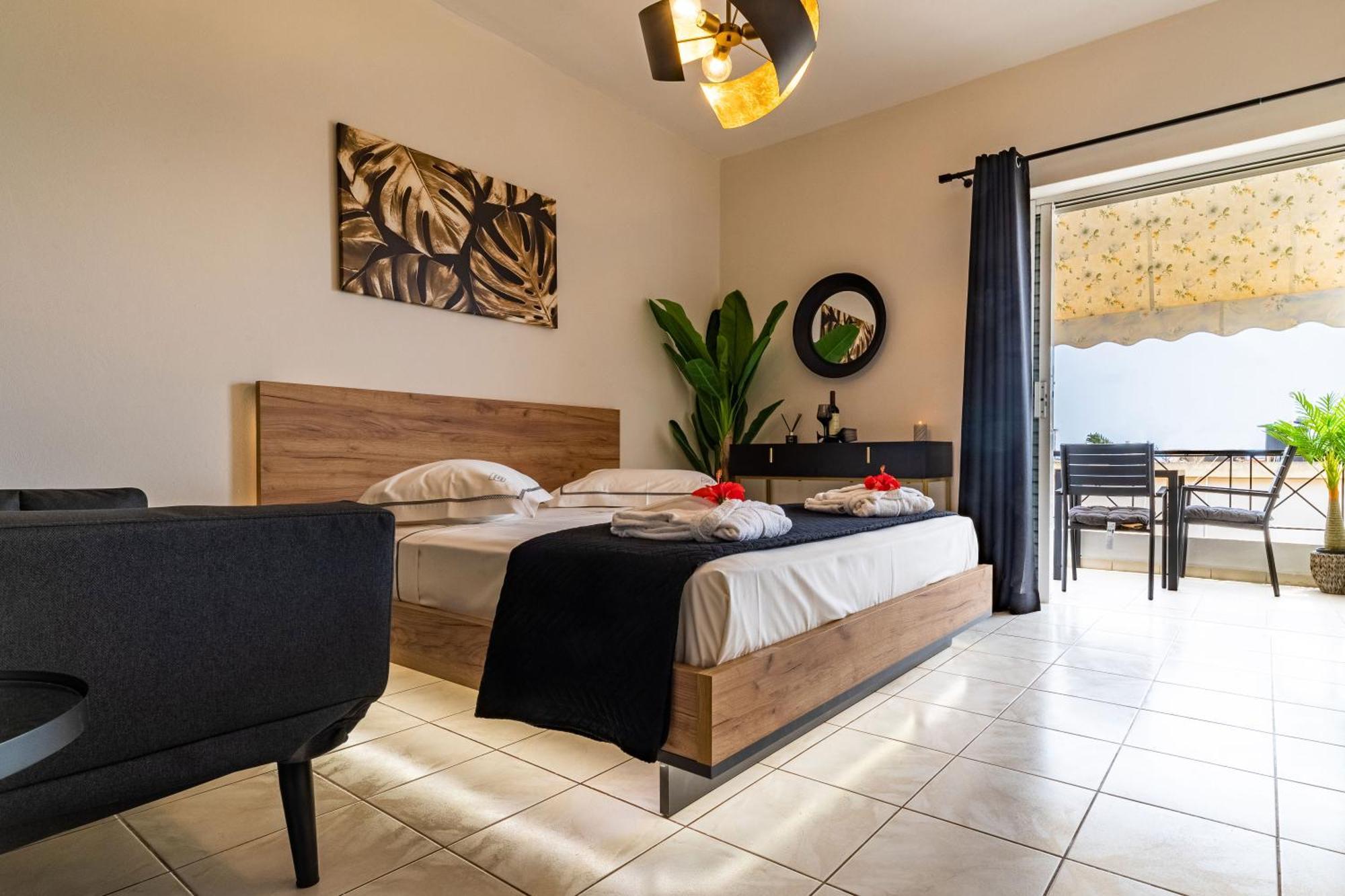 Islet View Apartment Толон Екстериор снимка