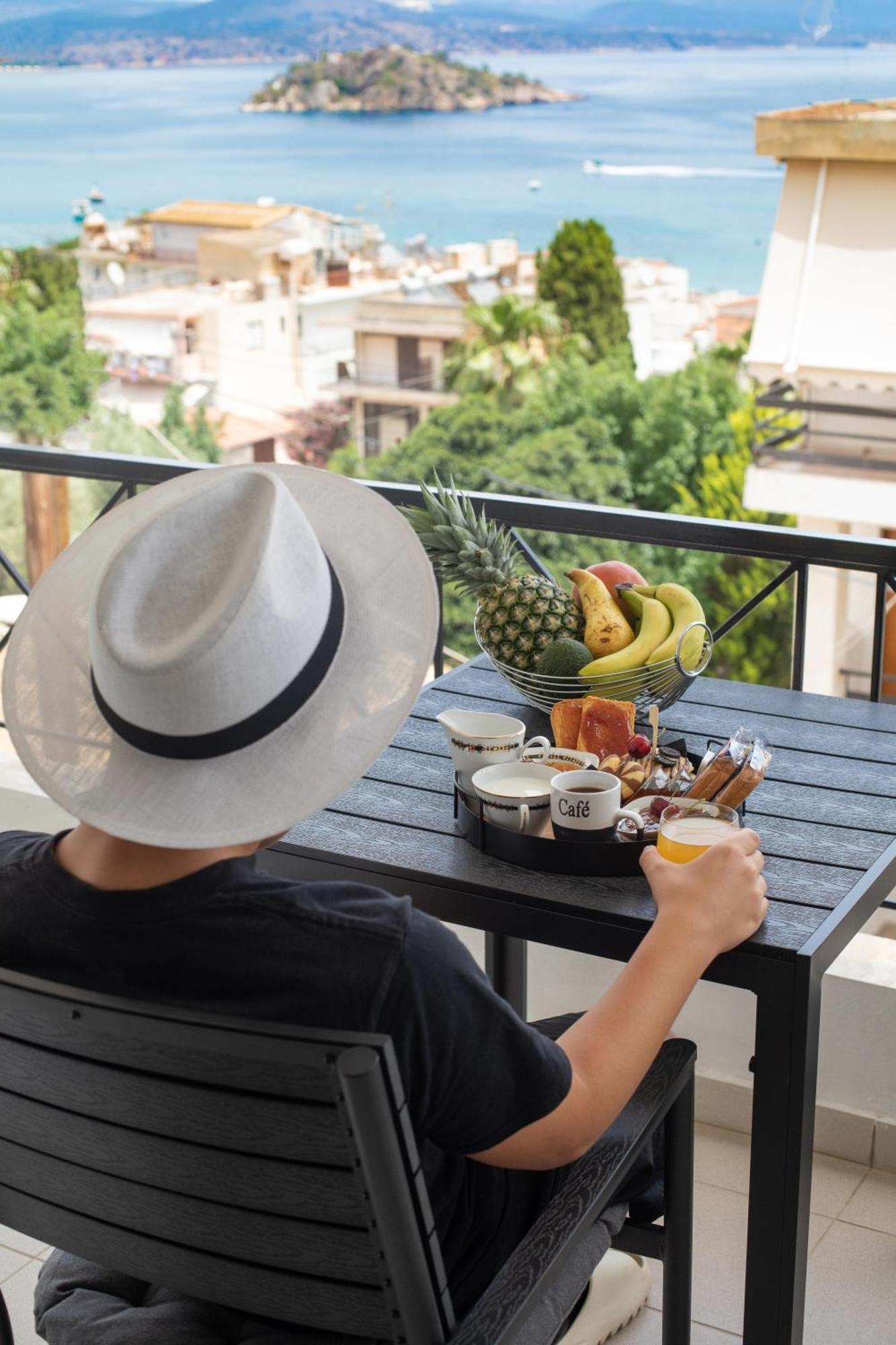 Islet View Apartment Толон Екстериор снимка