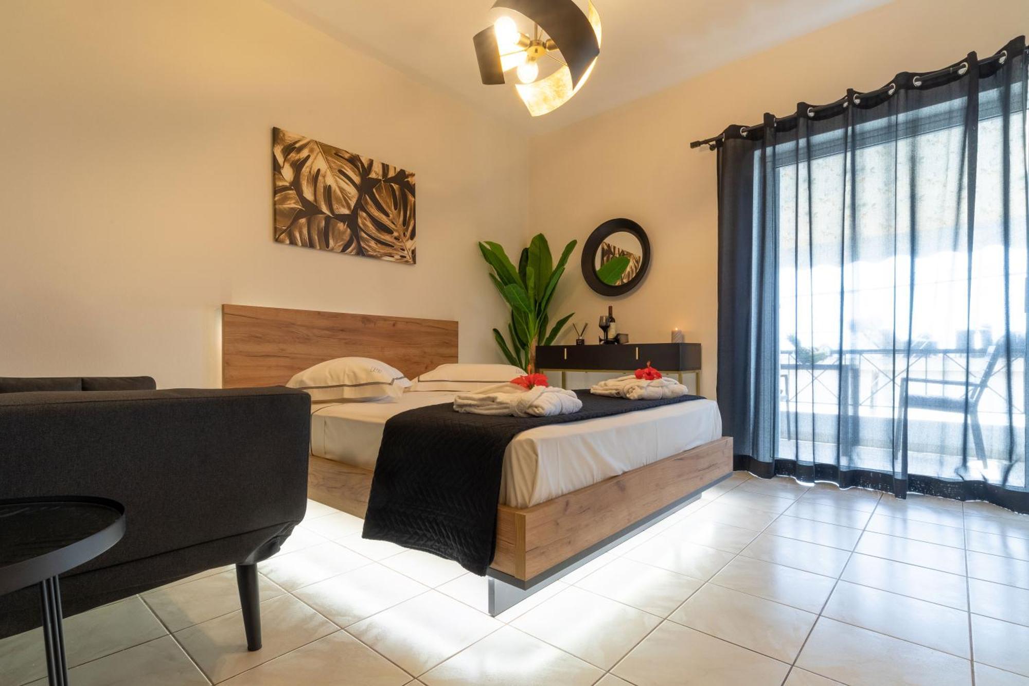 Islet View Apartment Толон Екстериор снимка