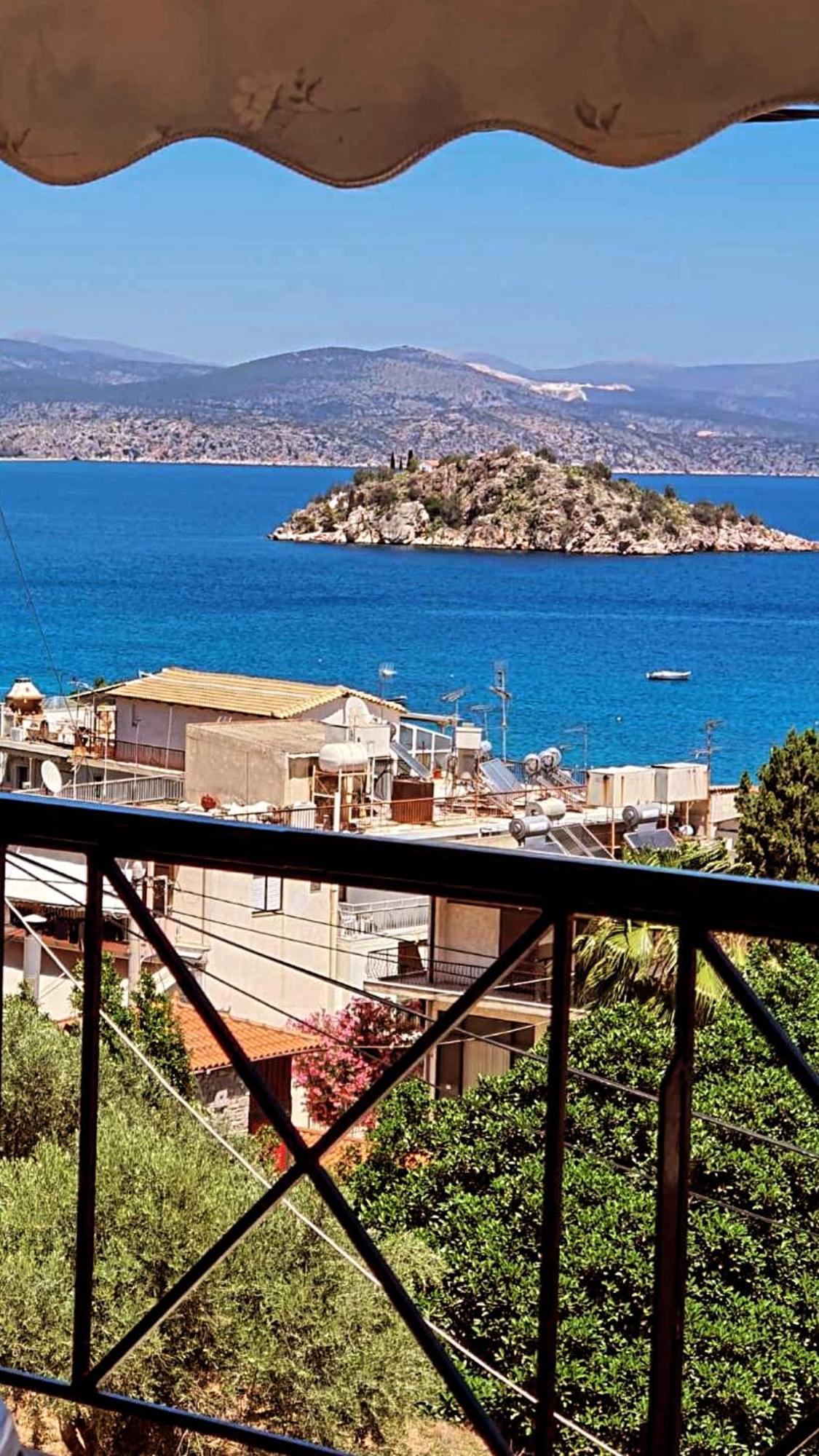Islet View Apartment Толон Екстериор снимка