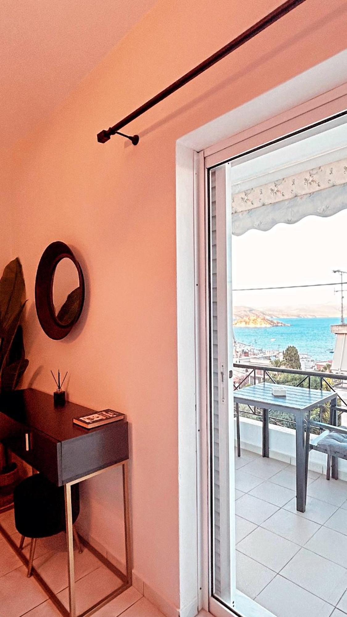 Islet View Apartment Толон Екстериор снимка