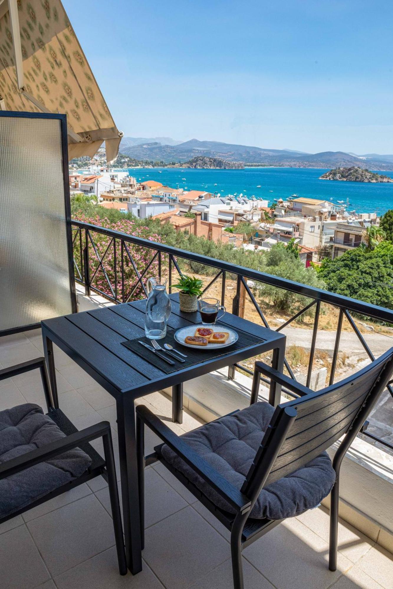 Islet View Apartment Толон Екстериор снимка