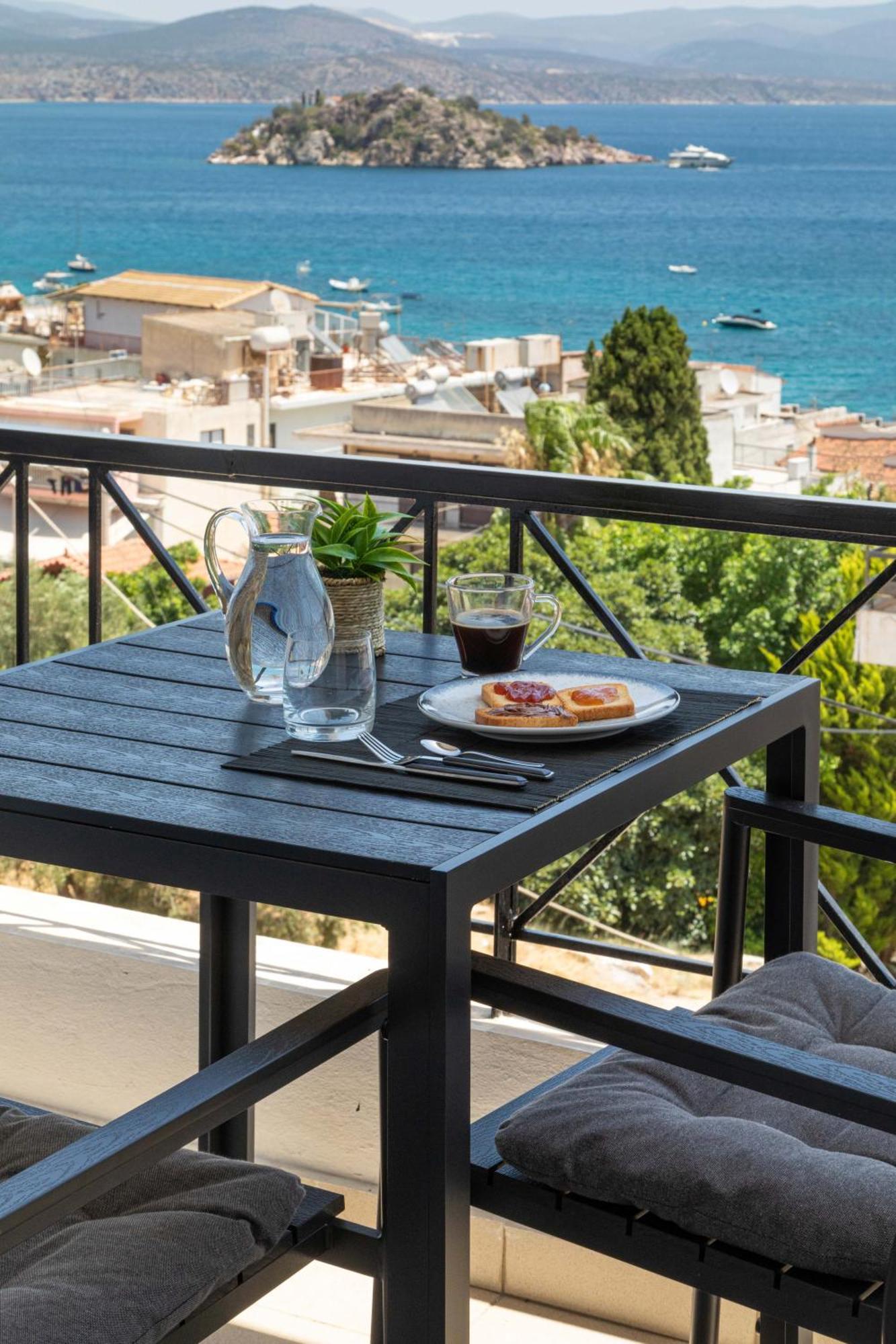 Islet View Apartment Толон Екстериор снимка