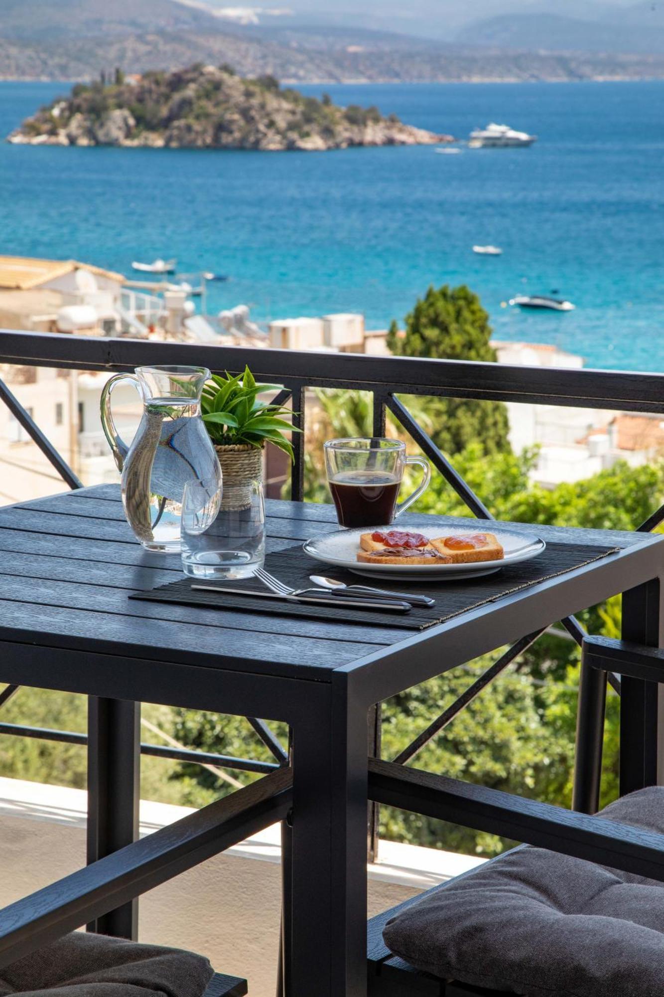Islet View Apartment Толон Екстериор снимка