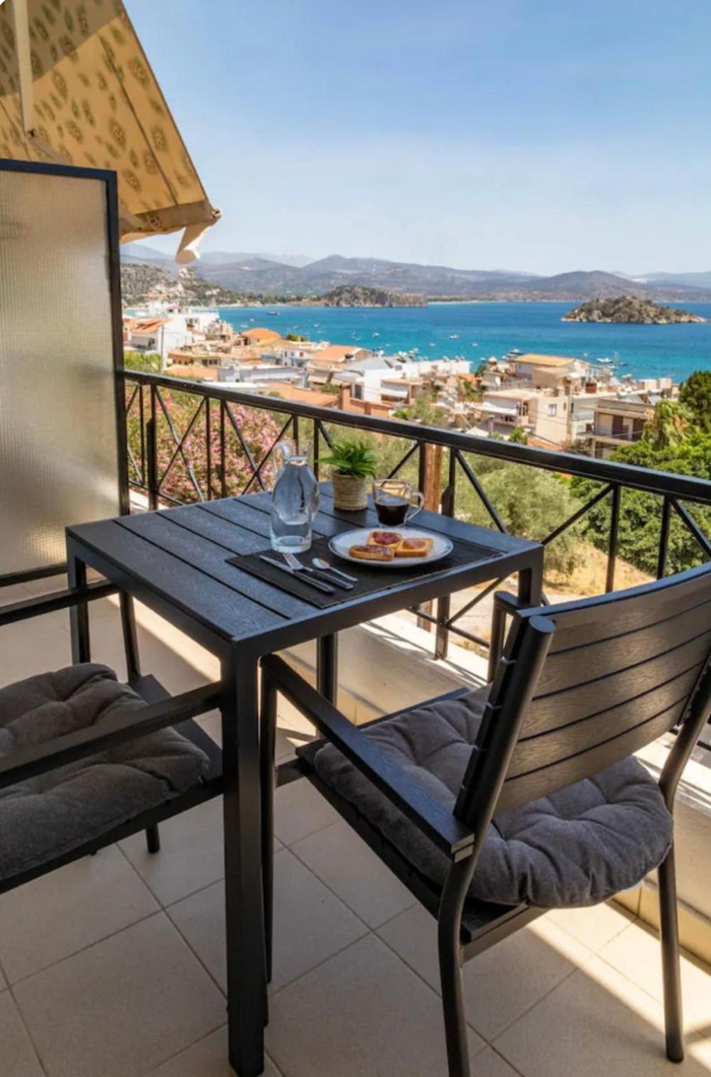 Islet View Apartment Толон Екстериор снимка
